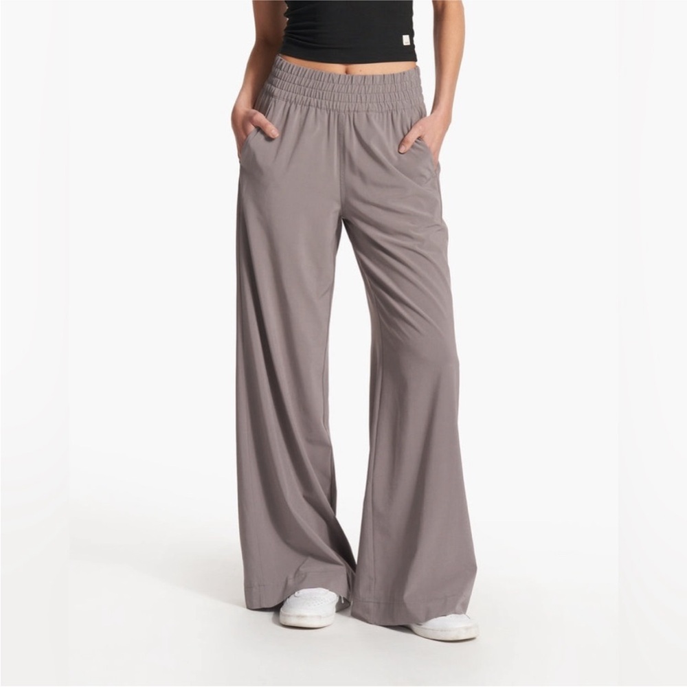 NWT Vuori Villa Wideleg Size Medium